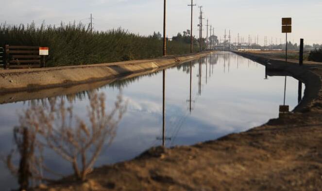 “旧金山灌溉区就干旱相关的用水限制起诉加利福尼亚