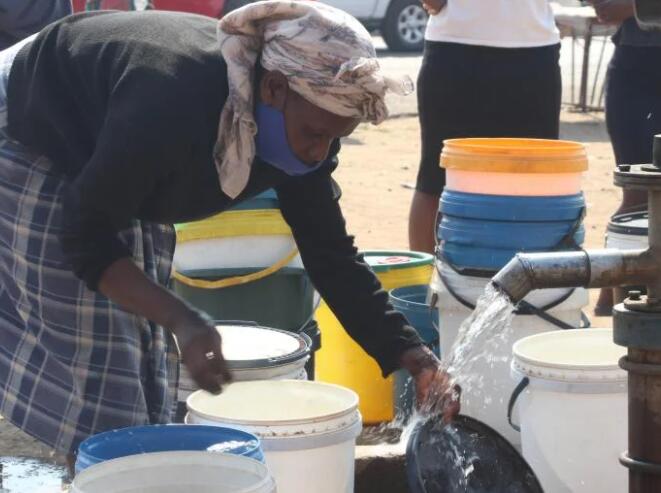 “津巴布韦:首都严重缺乏清洁水