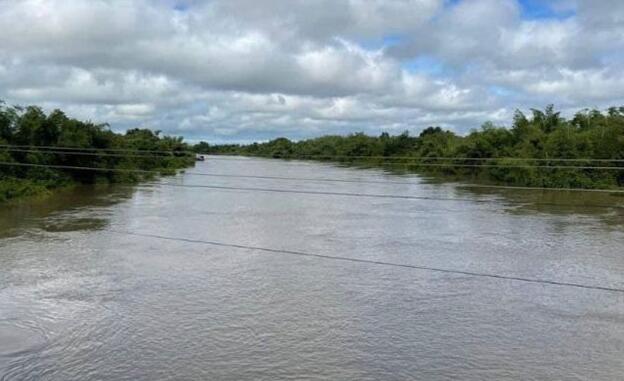 “上森河水位持续上升至警戒线以上 居民紧张不安