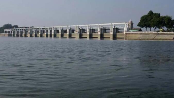 “由于Poondi水库的剩余水被释放 钦奈的洪水警报响起