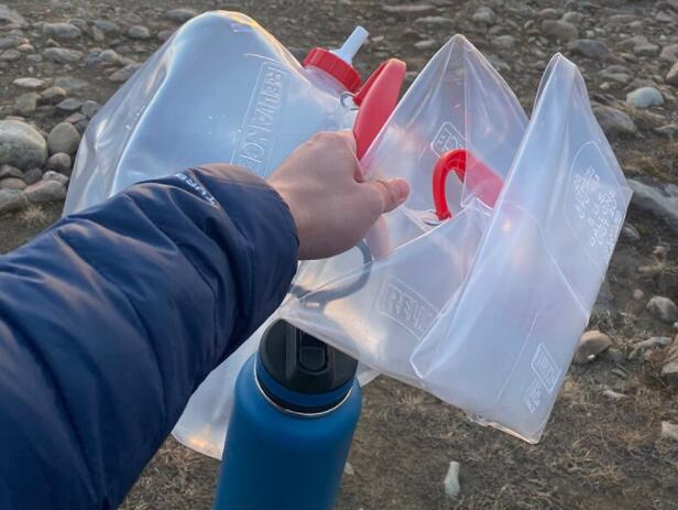 疑似污染危机加拿大城市将空运21000加仑水