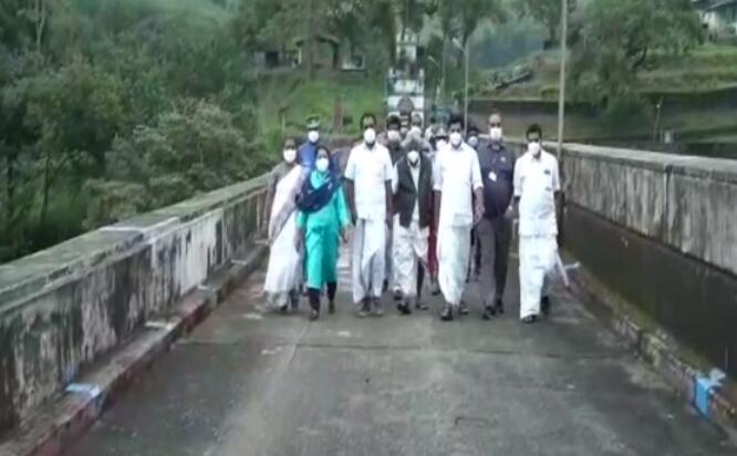 “由于担心水位上升 喀拉拉邦水资源部长视察了穆拉佩里亚尔大坝
